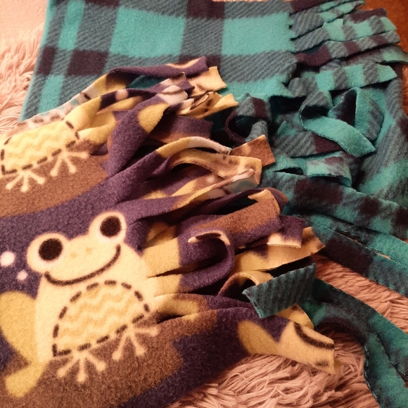 Fleece Scarves - New- 2 in set - Picture 3 of 5